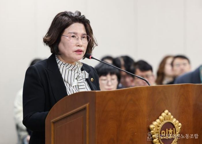 지난 3월 18일 김화신 의원(더불어민주당, 비례)이 기획행정위원회 회의실에서 조례 제안 설명을 하고 있다.