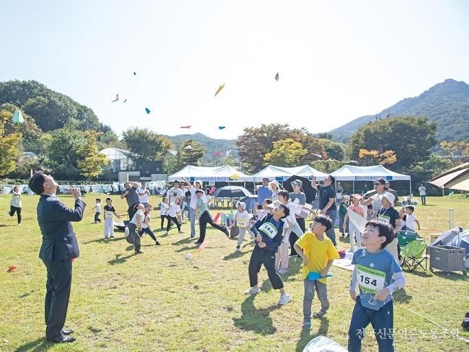 부산 금정구, '2025 금정 가족 기후탐험 에코티어링' 성황리 개최