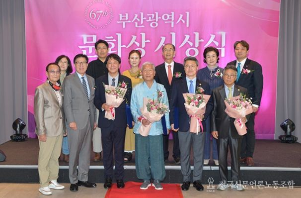 도모헌 야외정원에서 시상식