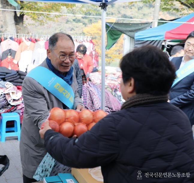 이규현 전남도의원, 전통시장 방문으로 지역경제 활성화 앞장