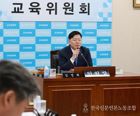 김정희 전남도의회 교육위원장 전라남도교육청 대상 행정사무감사 질의