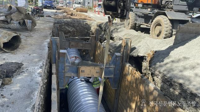서산시가 지난 9월 하수관로를 설치하는 모습