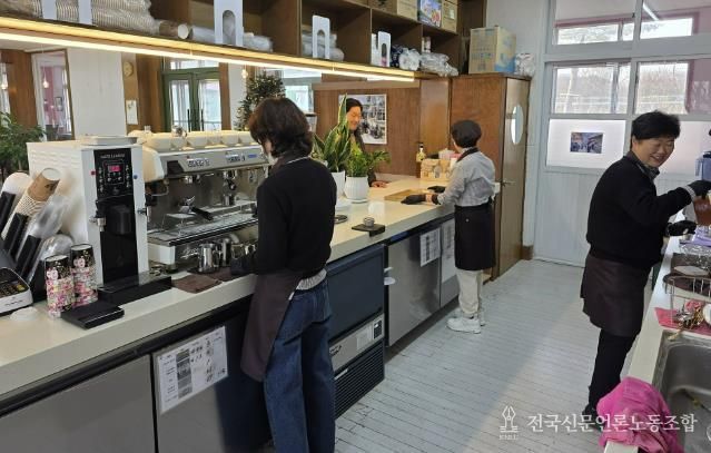 카페 가재미38 운영 모습