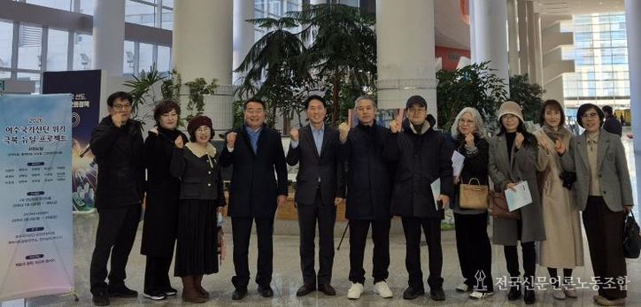 최무경 전남도의원, 여수국가산단 위기 극복 염원 담은 미술 전시회 참석