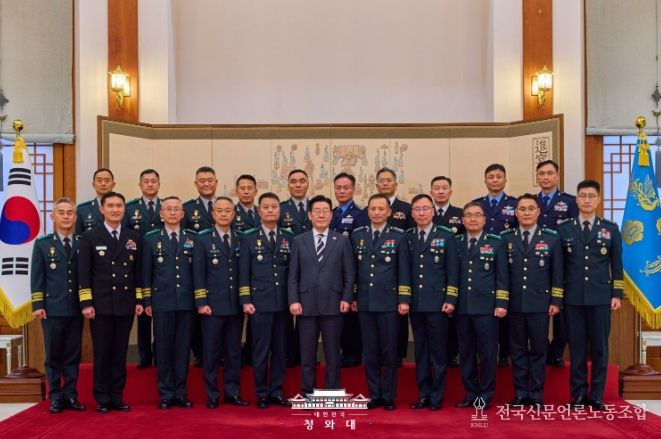 중장 진급·보직신고 및 수치 수여식 (청와대)