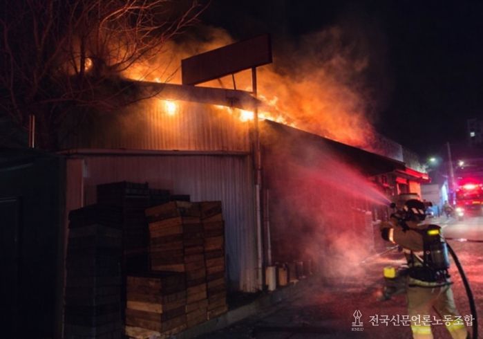 연탄 취급 음식점 화재, 초기 진화 시도 후 소방 신속 대응
