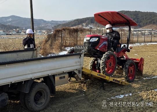 천안시농업기술센터가 농업기계 운반서비스를 운영하고 있다.