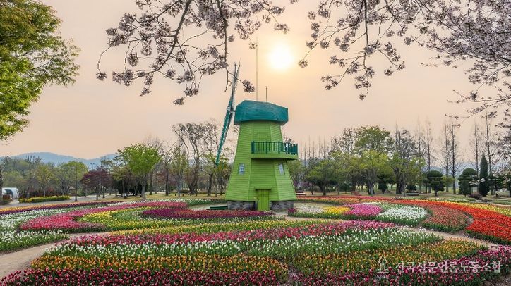 노을 지는 풍경의 네덜란드 정원(2025년)