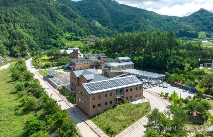 정선군, 노인요양·치매전담 연계 운영 성과 가시화 ‘전문 돌봄·자연 치유 인프라까지 갖춘 노인복지 체계 구축’