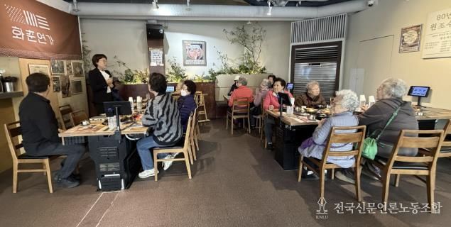 수원시 권선구 금곡동 정성 담은 한상, 화춘연가에서 어르신 점심식사 대접