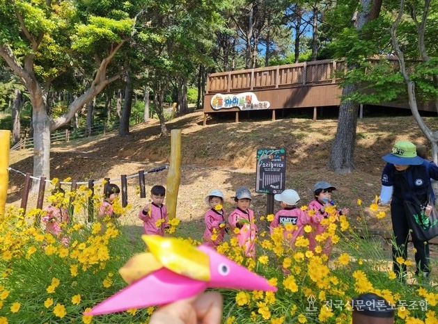 거제시, 봄 향기와 함께하는 유아숲체험원 운영