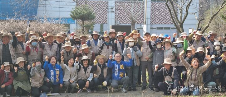 전주시 정원사들, 덕진 88공원 환경정비 나서