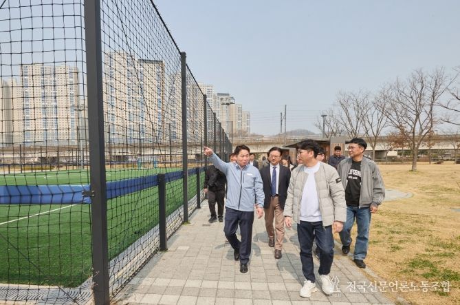 아산시장 한들물빛도시 체육공원 현장점검
