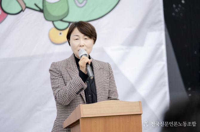 2026년 제2회 용인특례시의회 의장배 스포츠클라이밍 대회 개회식에서 유진선 의장이 대회사를 하고 있다.