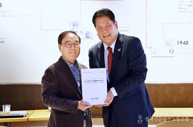 태백시, 강원특별자치도체육회장에 감사패 전달