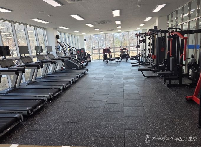 서화 평화체육관 헬스장 4월 1일 개방.