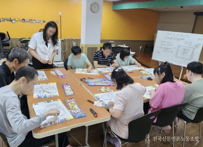 찾아가는 장애인 평생학습 프로그램 ‘와우 미술로 즐겨보는 뻔뻔(Fun Fun)한 행복’ 수업 현장