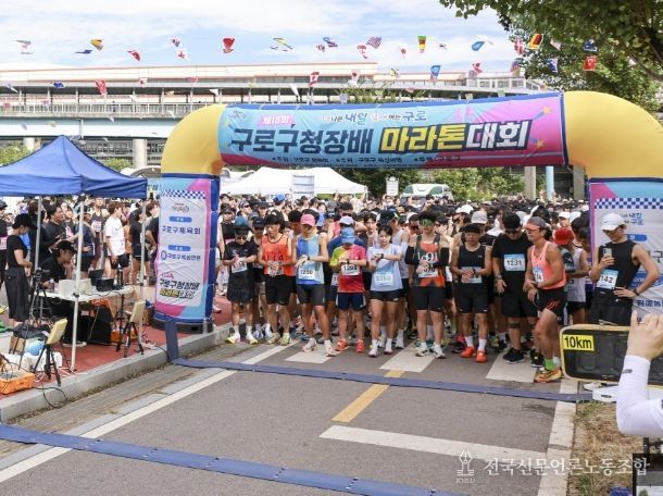 지난 3월 29일 ‘제21회 구로구연맹회장배 마라톤대회’에서 참가자들이 출발에 앞서 출발선에서 대기하고 있다.