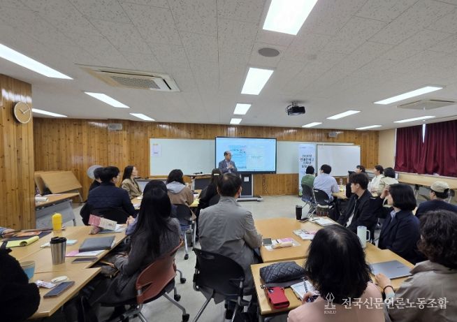 ‘2026 언제든학교기획단 양성과정’에 시민들이 참여하고 있다.