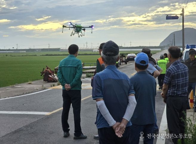 영덕군 드론 방제 모습.
