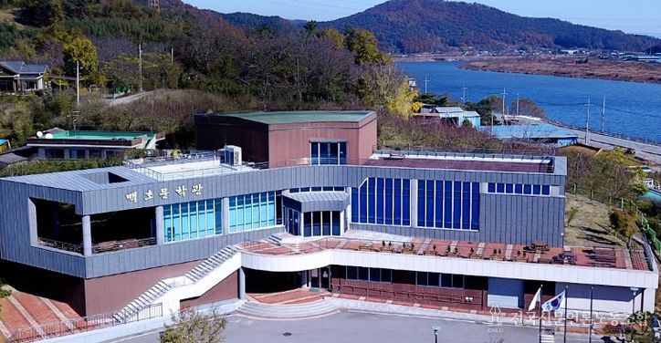 나주시가 ‘지역문학관 활성화 및 협력지원 사업’에 최종 선정됐다. 사진은 백호문학관 전경(사진 제공-나주시)