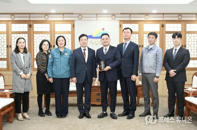 ㈜제이아이푸드 감사패 전달 모습