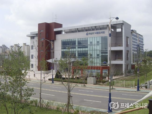 하남시 나룰도서관 전경