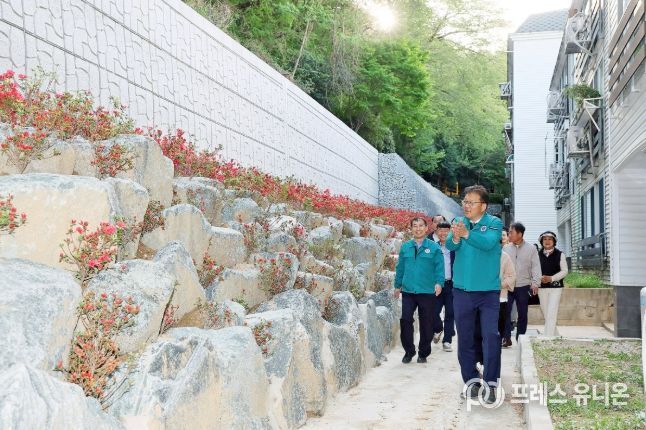 장금용 창원특례시장 권한대행, 산호공원 사면 보강공사 준공 현장 방문